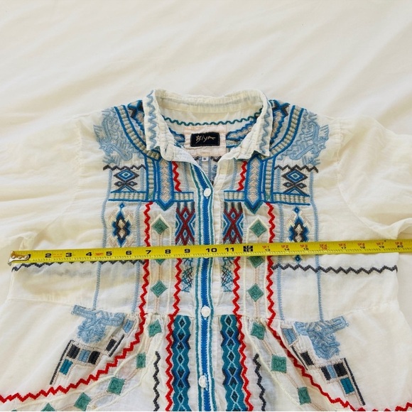 Gorgeous Embroidered NWOT top! - Picture 7 of 8